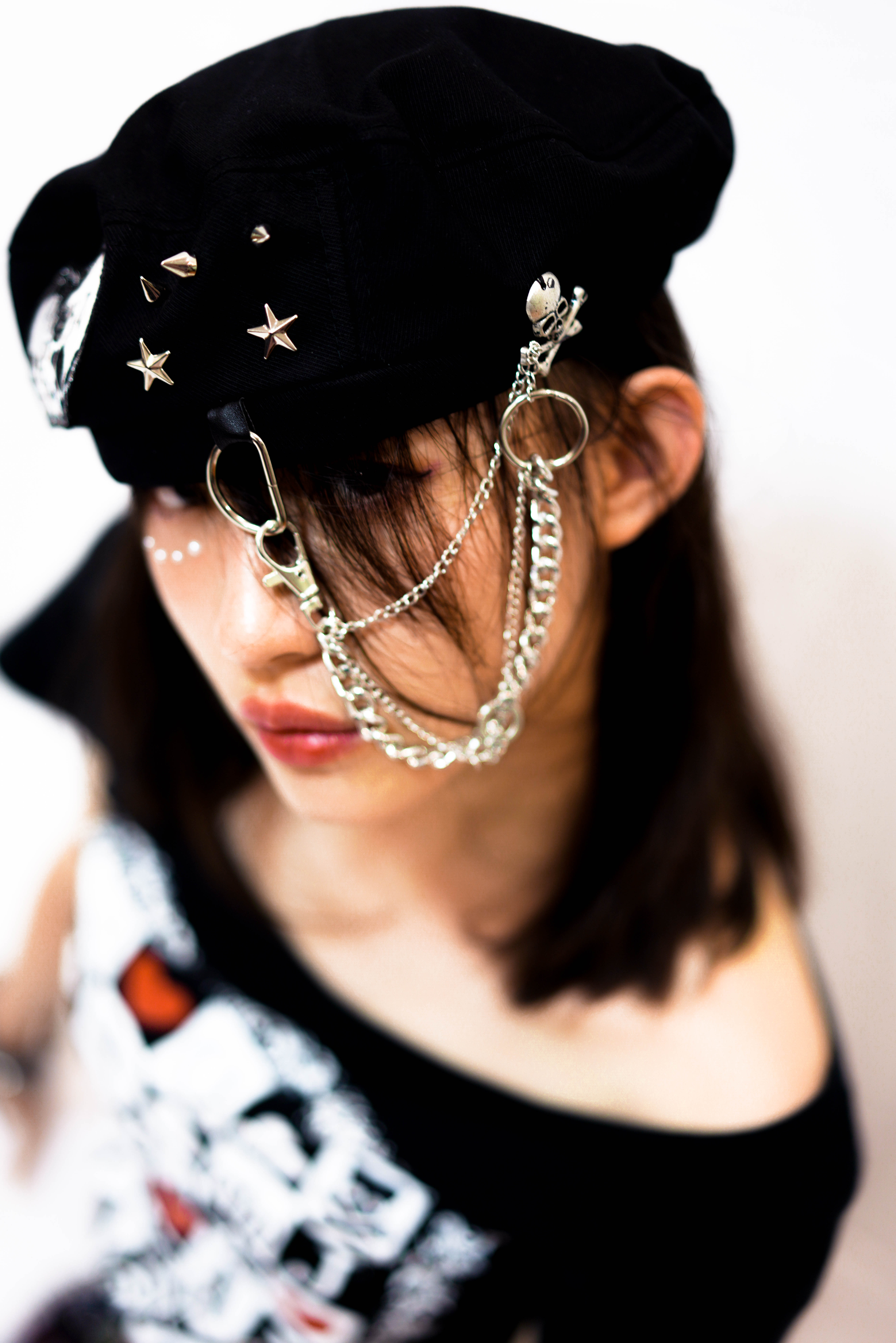 Harajuku gotisk dödskalle nitar kedja svart basker hattar kvinnor avslappnad grunge punk hip hop streetwear