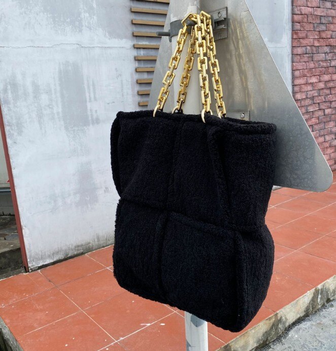 Sac à main en fausse fourrure pour femmes, sangle avec chaîne épaisse, couleur unie, sac à main pour voyage, HP002, hiver,: black