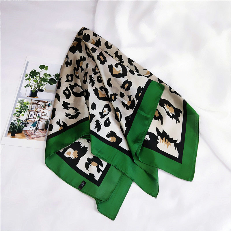 Nueva leopardo patrón cuadrado de seda pañoleta bufanda accesorios para el cuello de las mujeres de impresión de bufandas bolsa abrigo de mango bufanda: Green