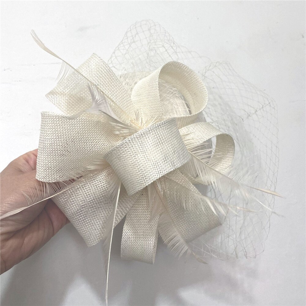 Bruid Bruiloft Witte Hoofddeksel Elegante Dames Mariage Mesh Tovenaar Hoed Fancy Veils Chapeau Cap Mode Kerk Hoofddeksels Womens: ivory