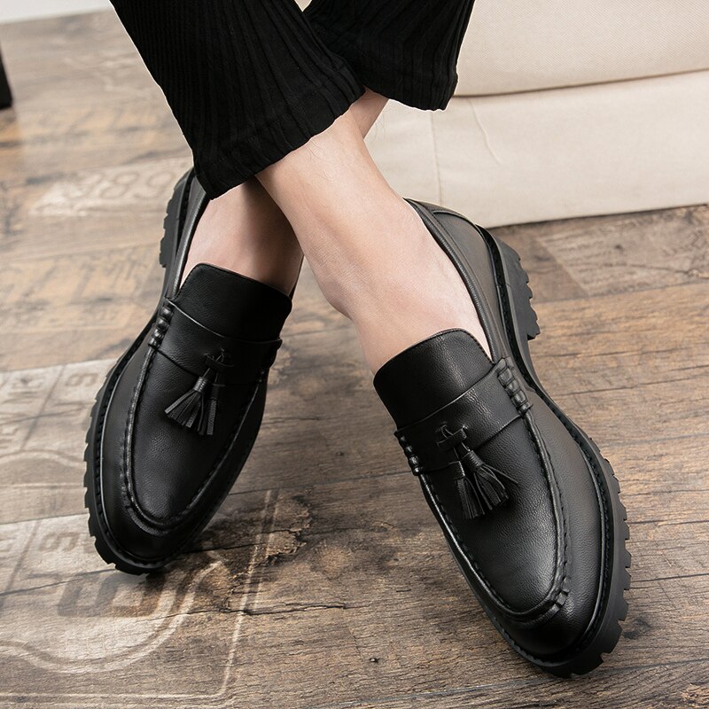 Herrskor läderskor som andas avslappnade sneakers loafers tofs mokassins bröllopsfest skor  l4