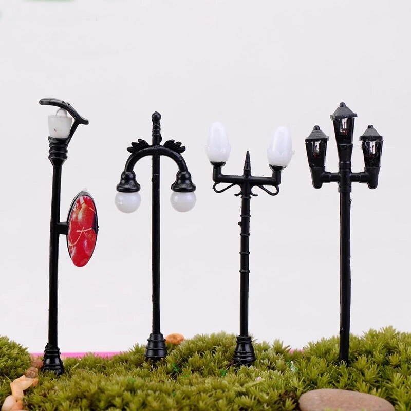 1pcs Miniature Streetlights Cute Resin Crafts Decorations Fairy Gnome Terrarium Christmas Party Garden Random Style