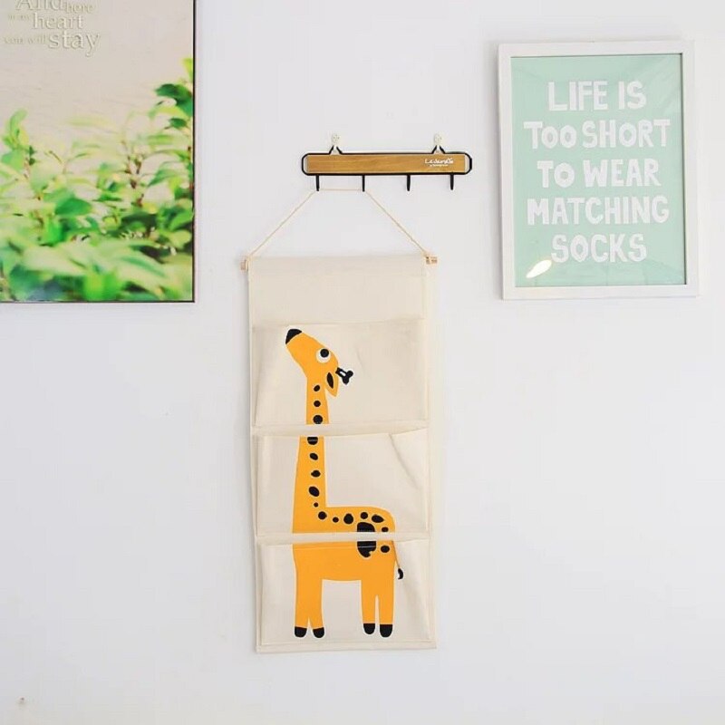 Sac de rangement suspendu à trois couches, sac suspendu mural pour recevoir un sac suspendu après la porte, sac en tissu: giraffes