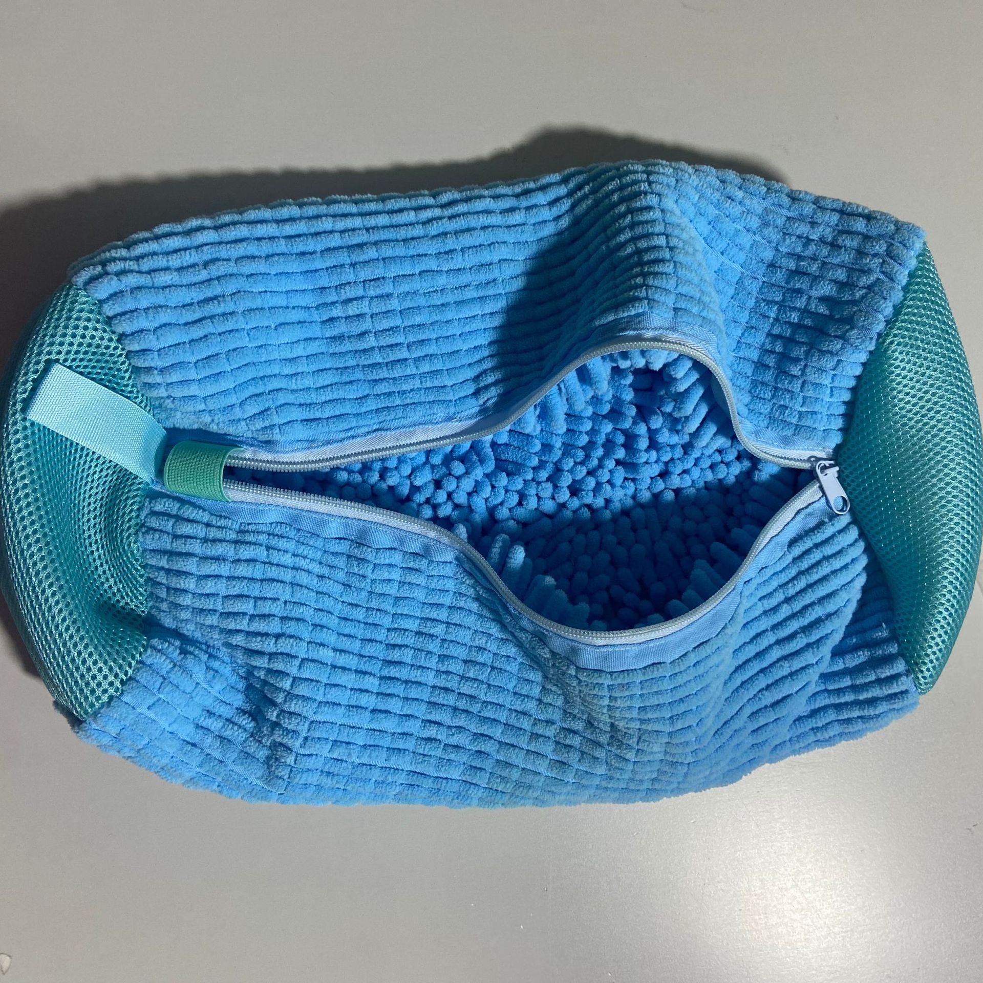 Fluffy Fiber 360° Surround Cleaning Shoe Washing Bag - Reusable Durable Machine-Washable Laundry Bag with Zipper Closure(1pc): SKY BLUE