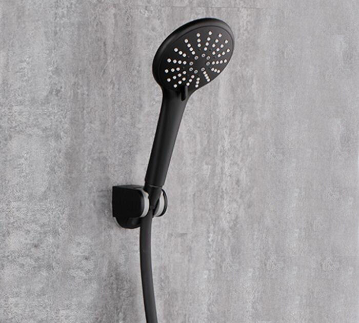 Justerbar 3- funktion sort bruserstigerør med håndholdt brusebad og slangevægmonteret brusebadssæt