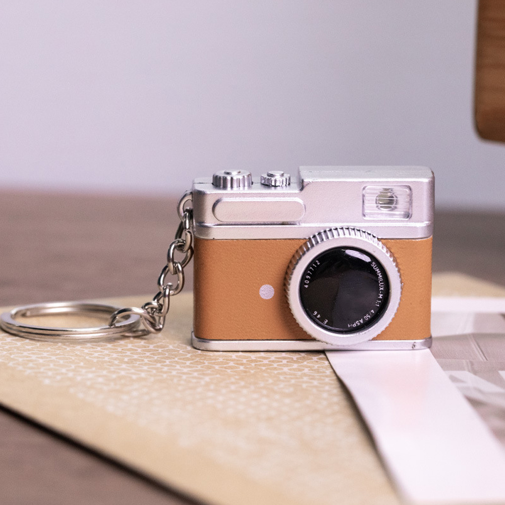 1pc Mini Camera Model Sleutelhanger Retro Camcorder Miniatuur Decor Kan Schijnen Sleutelhanger voor Poppen Camera Geluid Lichteffecten Sleutelhanger: Oranje