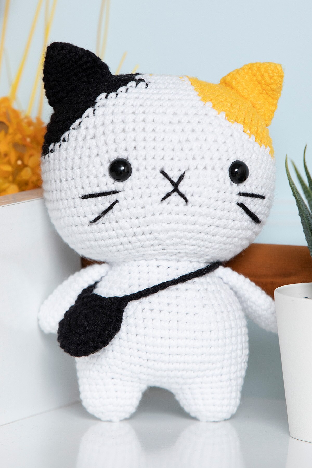 Gato bonito dormindo amigo amigurumi (17 cm): Yellow Ear