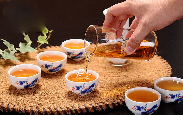 Kinesisk kung fu-tesæt, tekande af glas med filter og porcelæn-tekopper, varmebestandighed