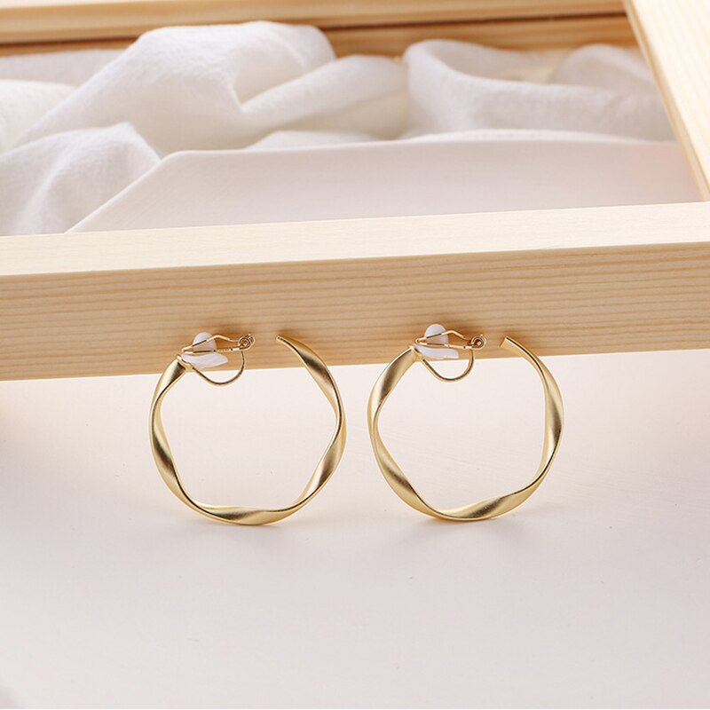 Verweven Twist Cirkel Geometrische Ronde Hoop Clip Op Oorbellen Voor Vrouwen Accessoires Retro Geen Doorstoken Oorbellen Sieraden