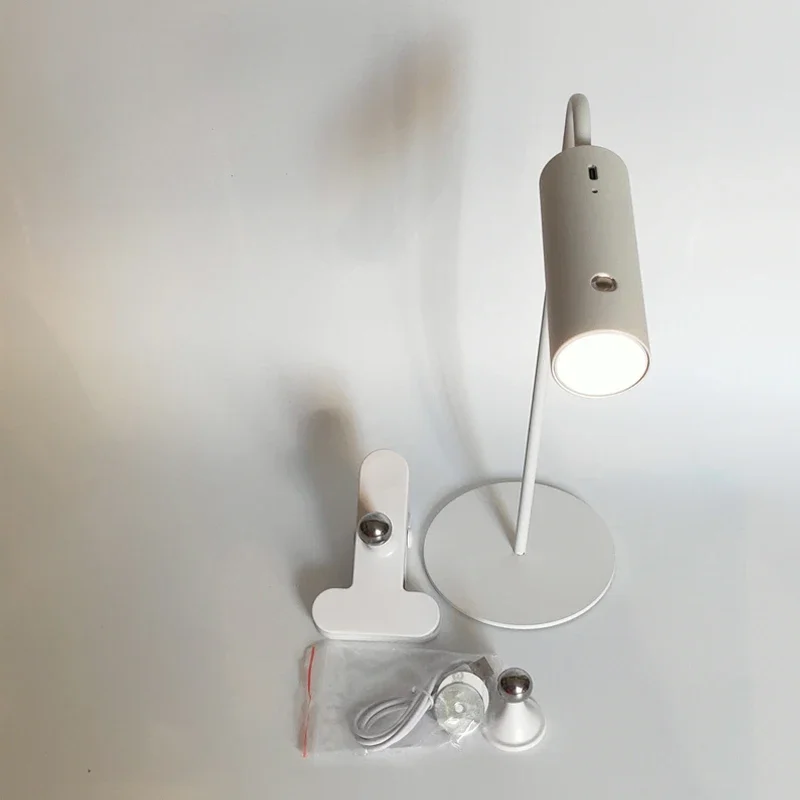 Usb-wiederaufladbare LED-schreibtischlampe mit berühren-schalter, augenschonendes nachtlicht für freundlicher, dimmbare, klappbare schreibtischlampe für schlafzimmer.