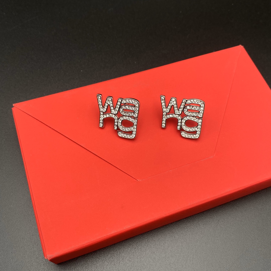 Trendy female glittering irregular letters brooch suit corsage: Gold-color