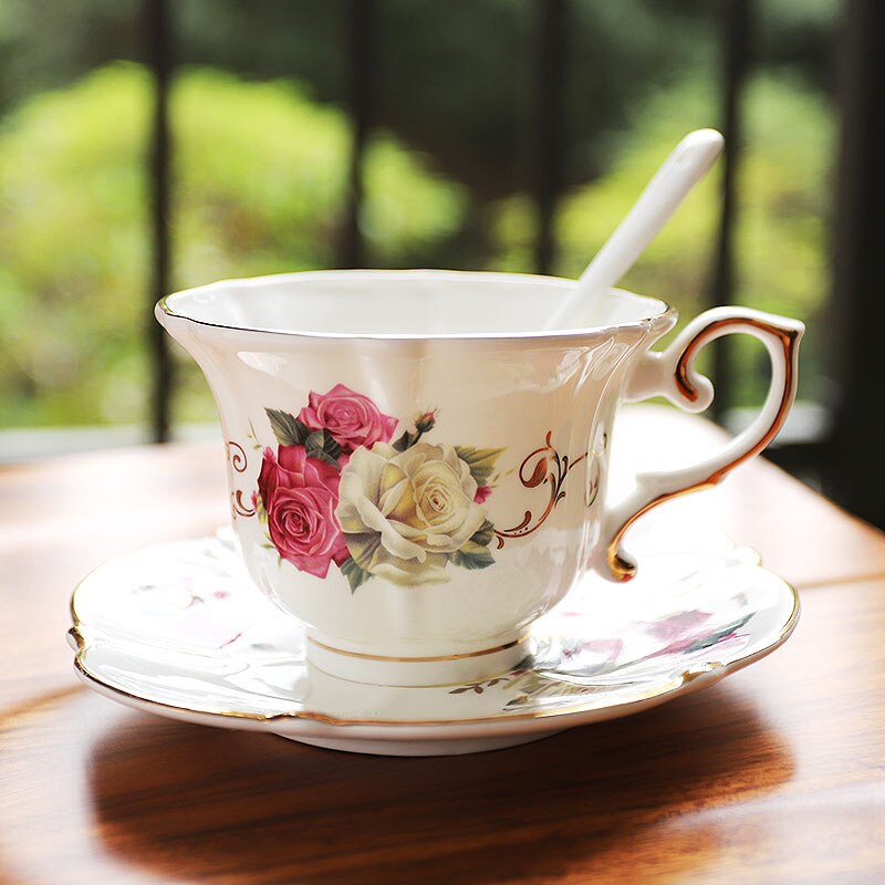 Gold Rim Coffee Cups Flower Bone China Royal Cups and Saucer Set European Luxury Breakfast Tea Mug Xicara Home Dinner Set AC50CK