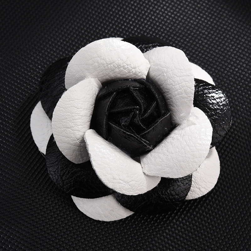 coreano hecho a mano PU cuero Camelia flor broche botón solapa Pin joyería broches ramillete para las mujeres Accesorios