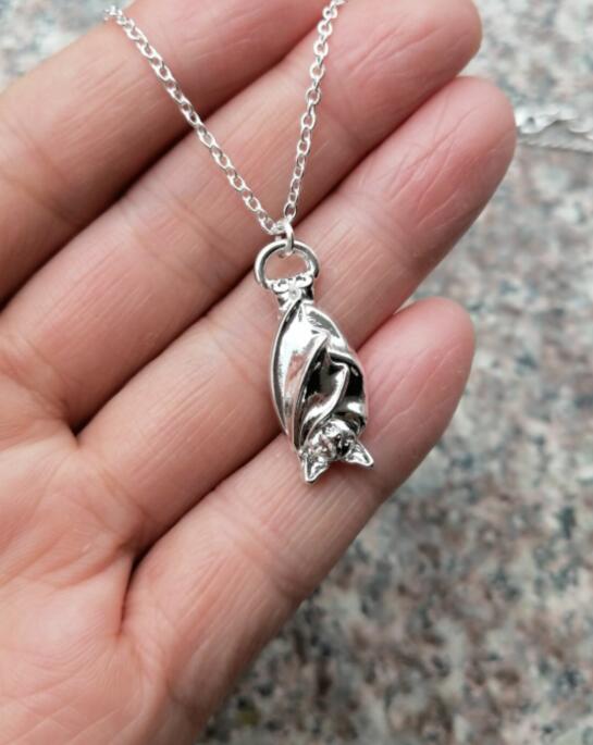 1pz di Frutta pipistrello Collana Ali Lucide ottavino Viso di Fascino Carino pipistrello Pendente Regalo Gioielli Fatti A Mano