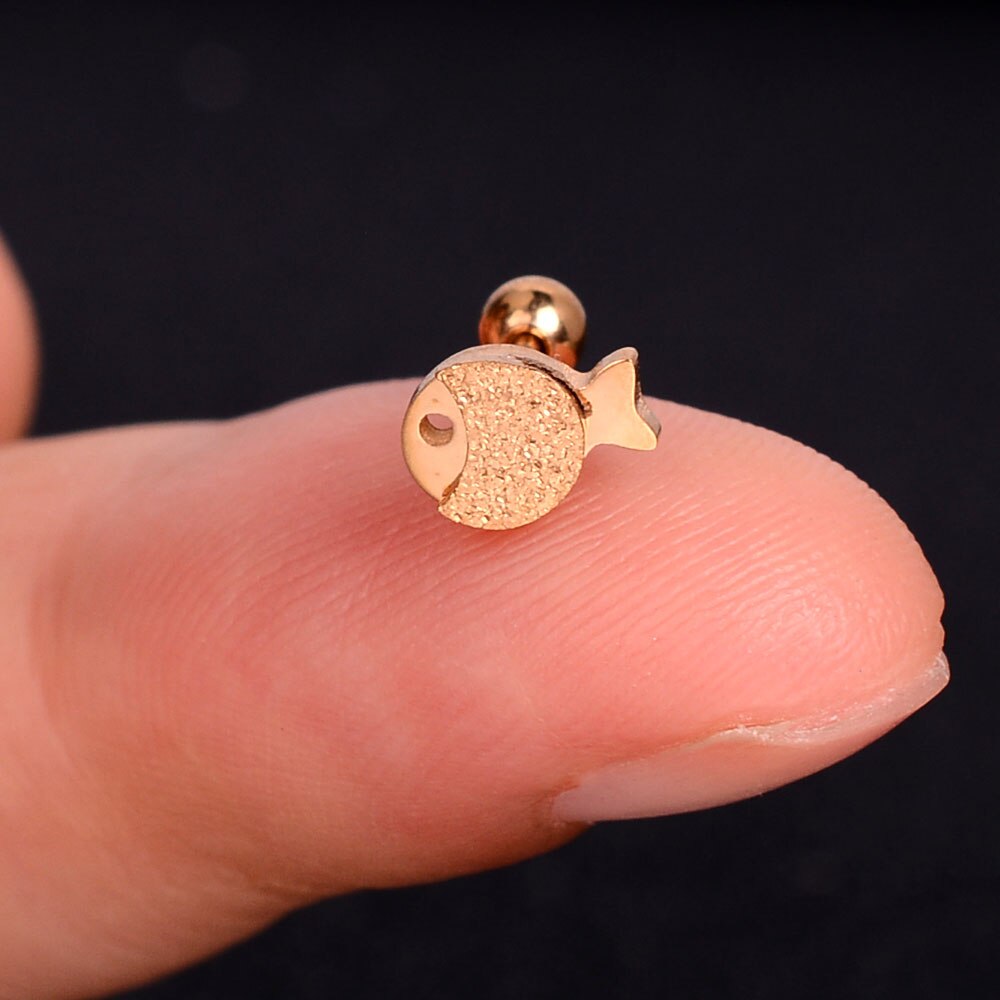 1Pcs Mini Rvs Oor Tragus Kraakbeen Helix Piercing Vlinder Daisy Kroon Sneeuwvlok Ster Kruis Emaille Studs Earring: 7 gold fish