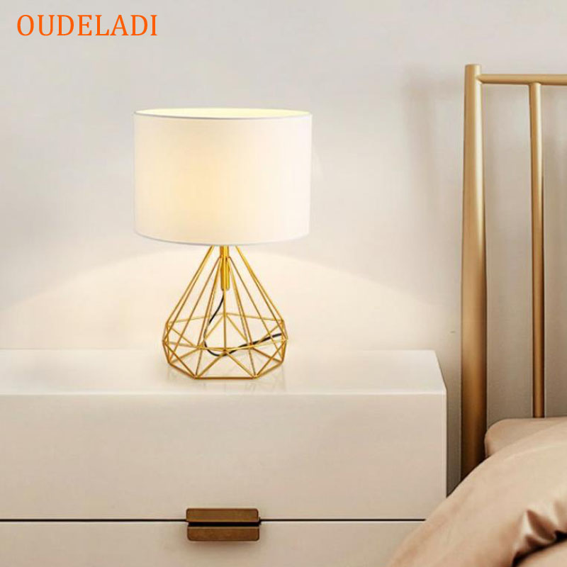 nordisch retro Geometrische schreibtisch lampe Gold Schwarz Weiß Hohl Diamant Tuch schatten Tisch Lampe Schlafzimmer Wohnkultur Leuchten