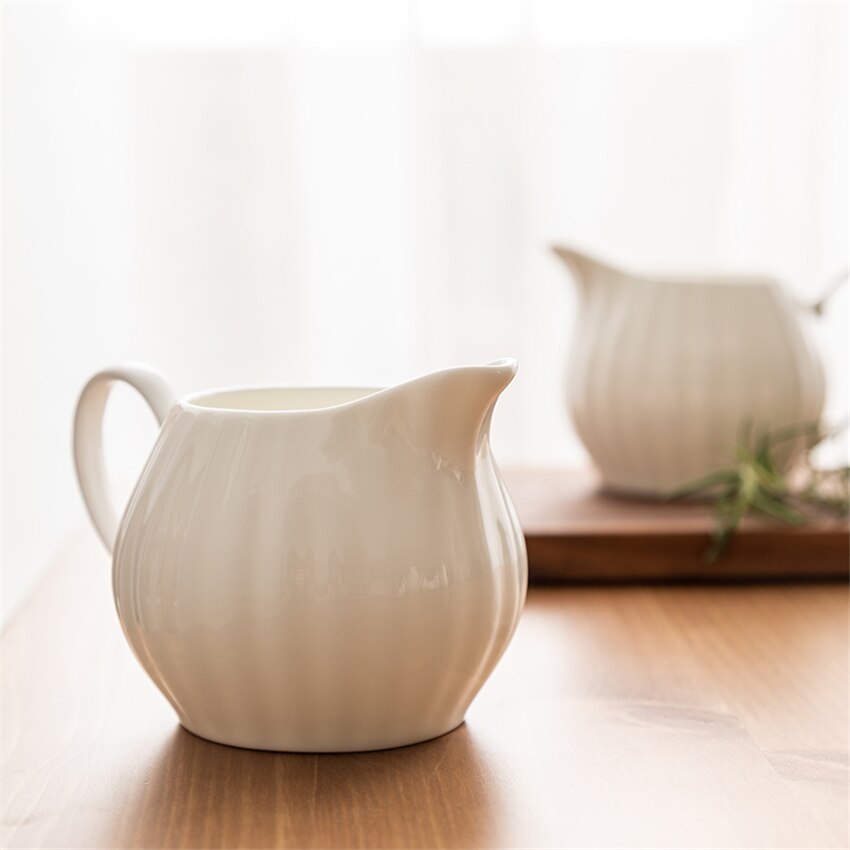 Taza de cerámica spigot, taza de café, leche, pequeño tanque de leche, taza de leche, hueso de flor, china, alivio británico, aparato para café a juego