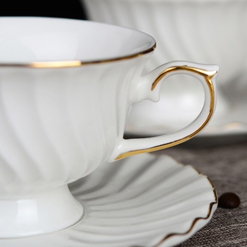 Hvit keramisk kaffe te kopp tallerken sett klassisk tekopp og tallerken sett tekanne golden rim ettermiddagstekopp med skje drinkware