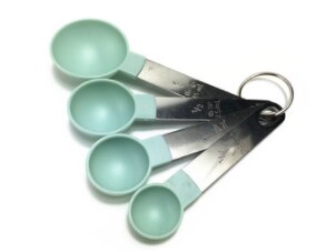8 Pieces Plastic Measuring Cups and Spoons Set, Measure Cups with Stainless Steel Handle for Dry or Liquid Ingredient: Green spoon (4pcs)