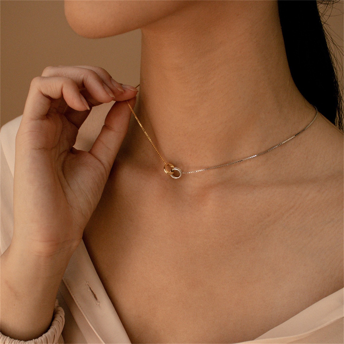 Anneau éternel en acier titane, haute rétention de couleur, épissage asymétrique, chaîne de cou, boucle courte, collier imbriqué rétro