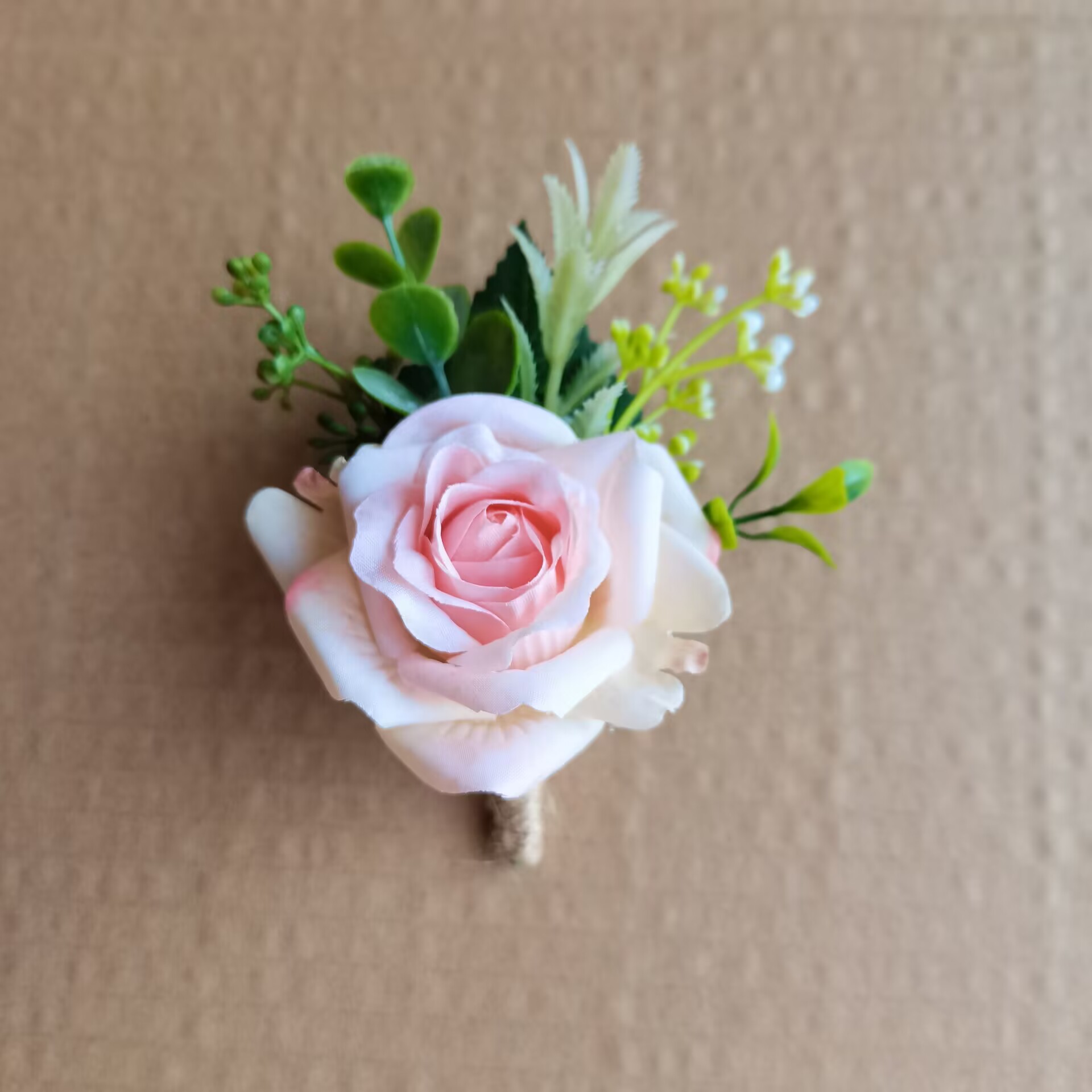 Beige Boutonnieres Blumen Künstliche Rosen Seide Weiße Corsage Knopfloch Trauzeugen Boutonniere für Männer Hochzeitsaccessoires: MULTI
