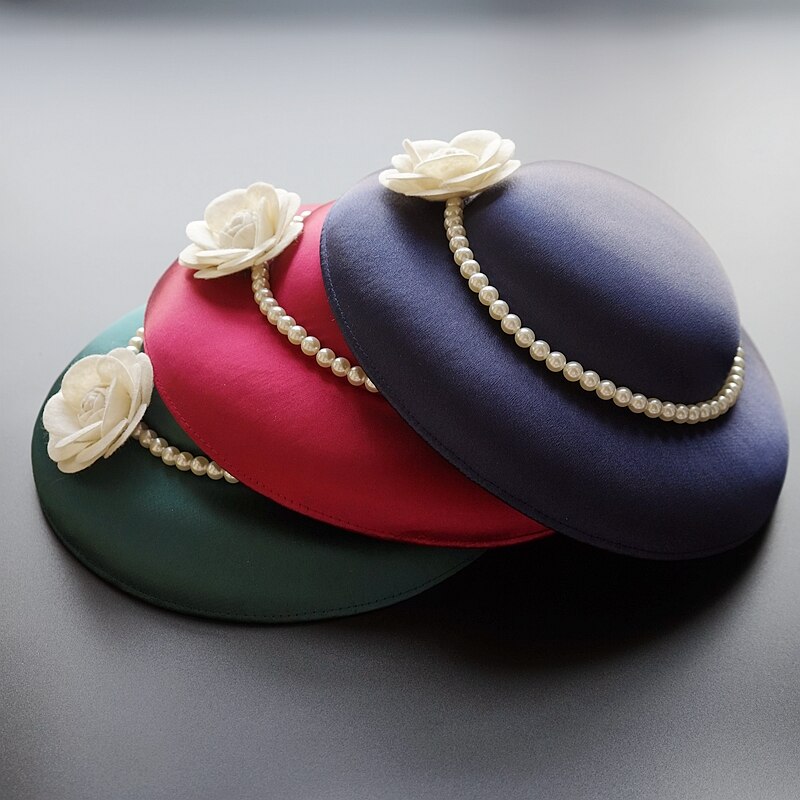 Vintage stor satin bröllopshatt kvinnor brittisk pärla blomma fascinator hatt röd rosa grön spets blommig cocktail show party huvudbonad