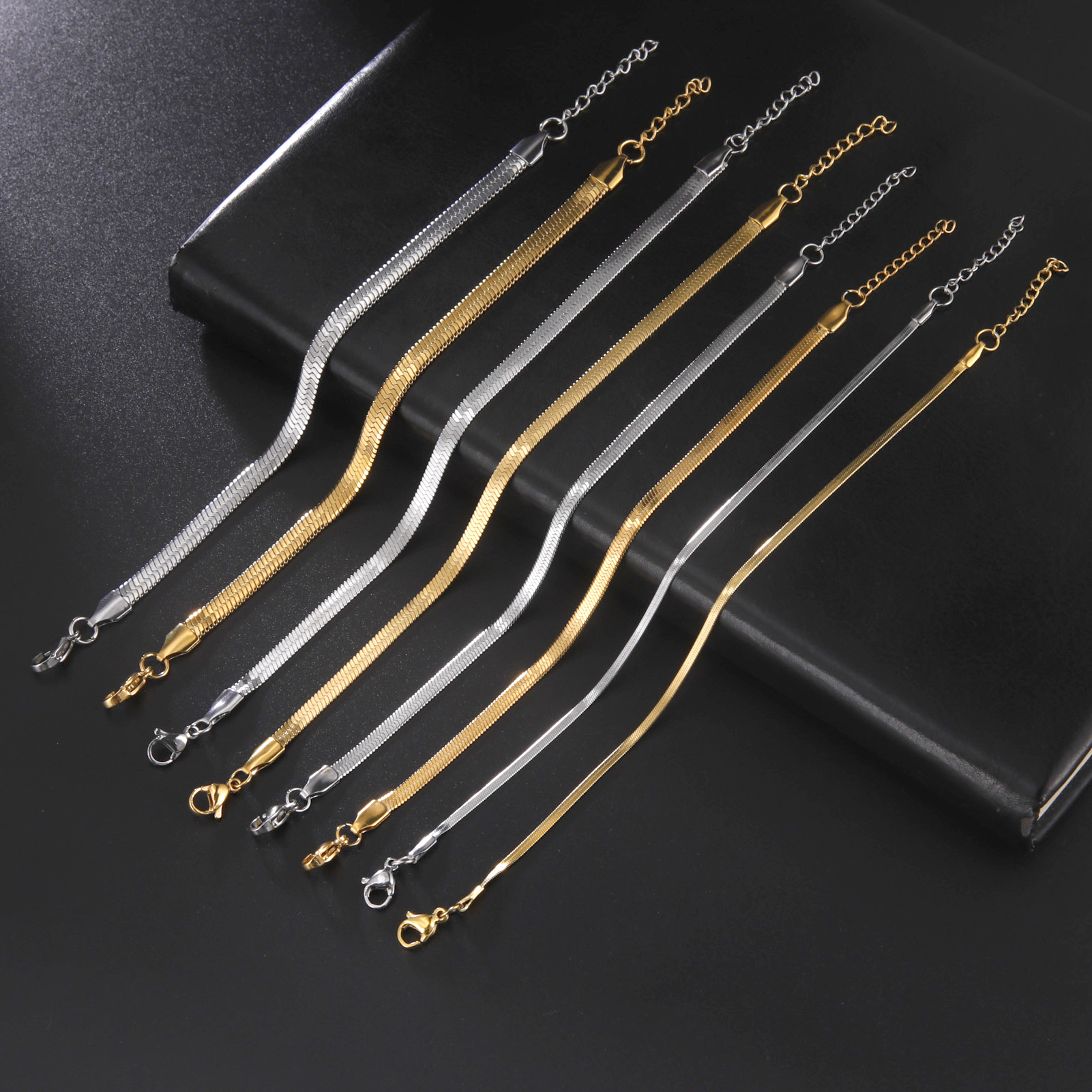 Cazador-pulsera de cadena de serpiente de acero inoxidable para mujer, pulseras minimalistas de amistad de Color dorado, joyería de , del día de la madre