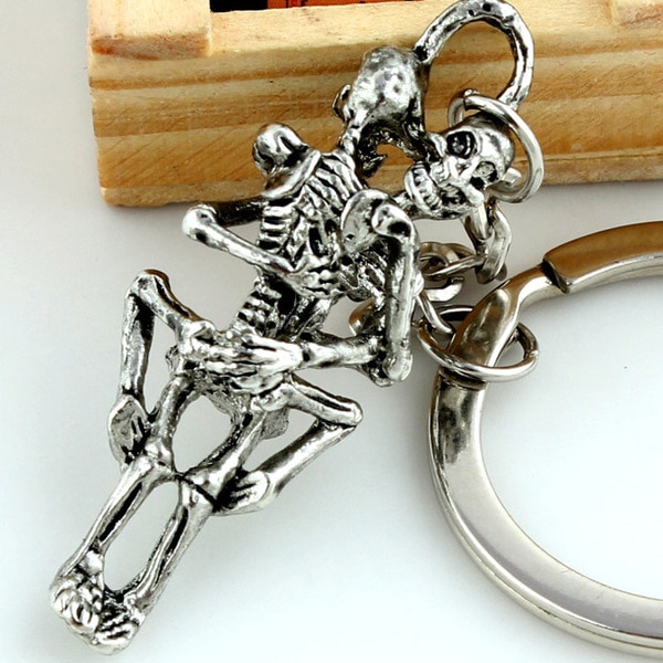 Retro Gothic Antique Unendlich Liebe Tibet Silber Überzogene Paar Skulls Umarmung Keychain Schlüssel ring Für Liebhaber