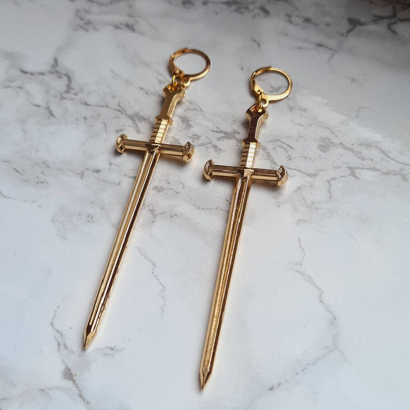 Pendientes de espadas góticas de Color dorado, Tarot Medieval gótico largo, declaración alternativa vikinga, para hombres y mujeres, joyería mística: Chapado en oro antiguo