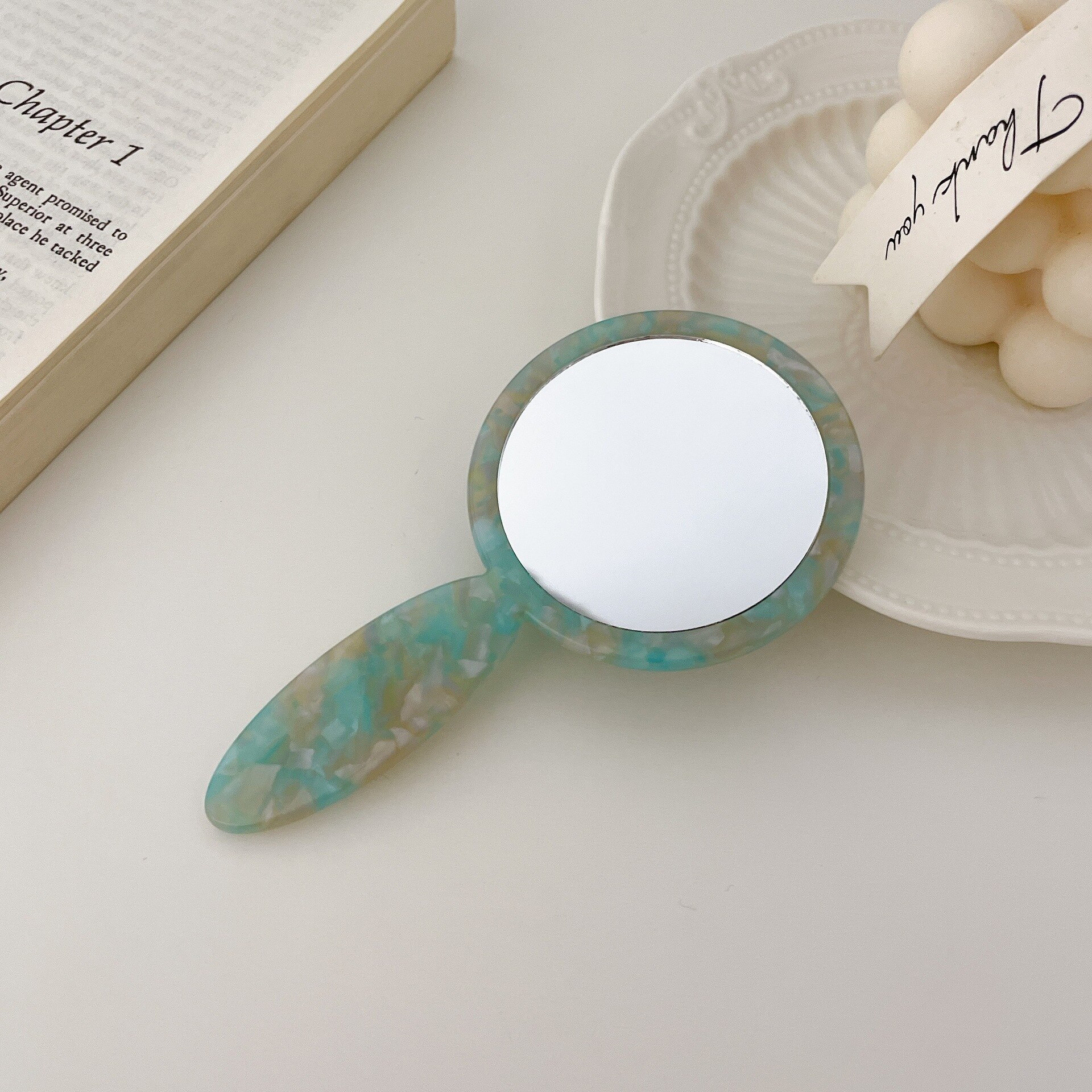 Espejo de maquillaje de mano Retro para niñas, espejo pequeño de acetato de estilo bonito y dulce, de otoño e invierno,: C