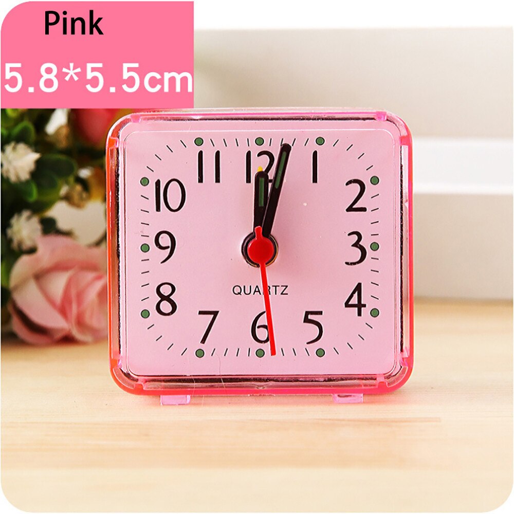 C Vierkante Kleine Bed Compact Travel Quartz Beep Alarm Tafel Klok Draagbare Slaapkamer Home Decor Plastic Klok Woonkamer FN04: RD