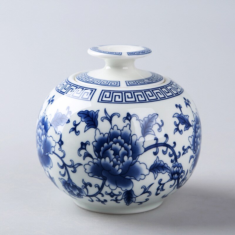 christmas Blue White Ceramic Tea Cans Sealed Cans Tieguanyin Puer Tea Large Portable Tea Cans Ceramic Round Tea Cans