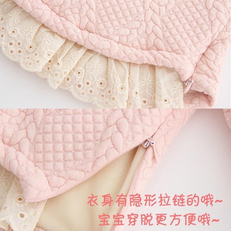 girl&#39;s cotton-padded baby&#39;s warm winter coat.