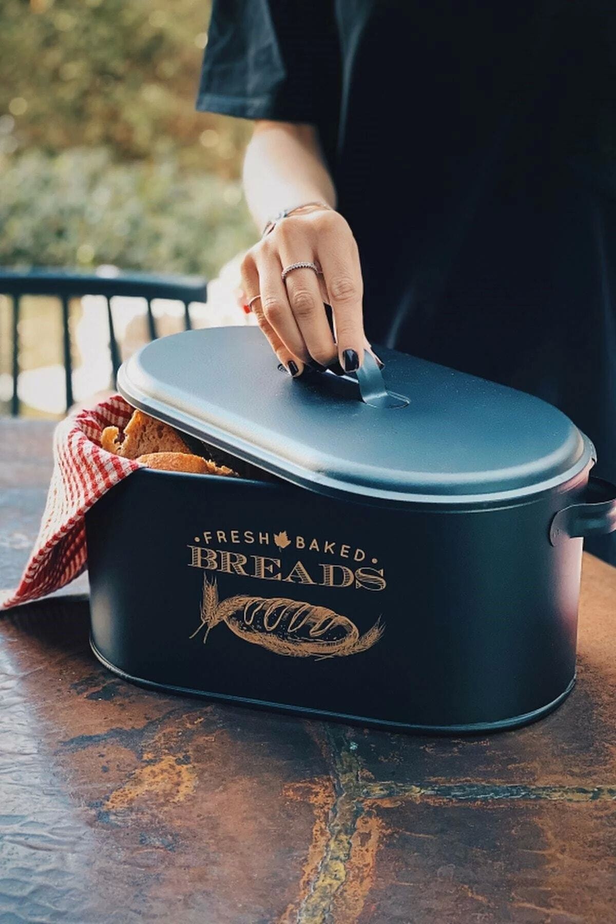 Black Italian Style Metal Breadstuff