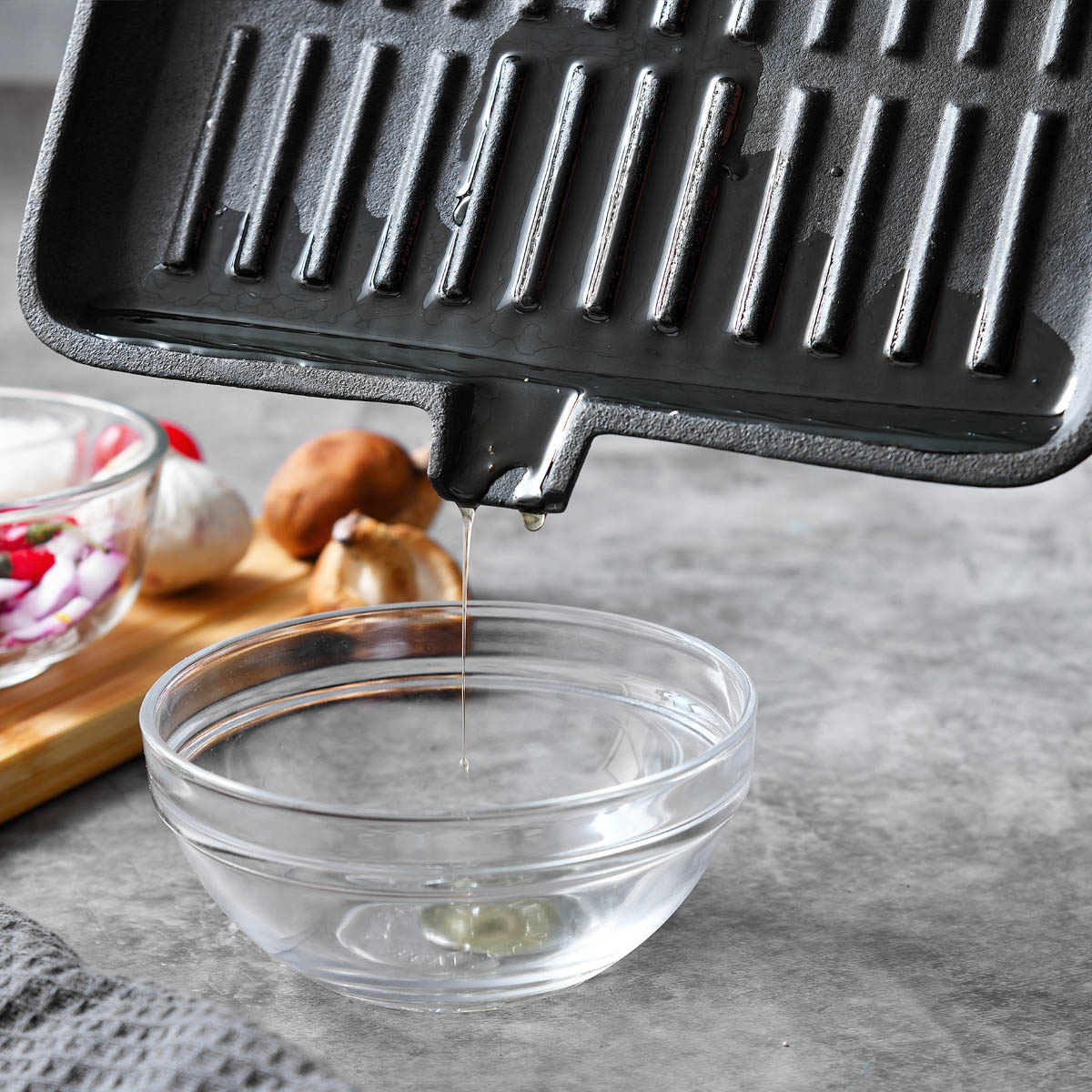 Plancha de cocina BBQ de Bergner, hierro fundido, resistente, duradera, antiadherente, , mango plegable, practica, versatil, todo tipo de cocina, plancha grill, plancha cocina
