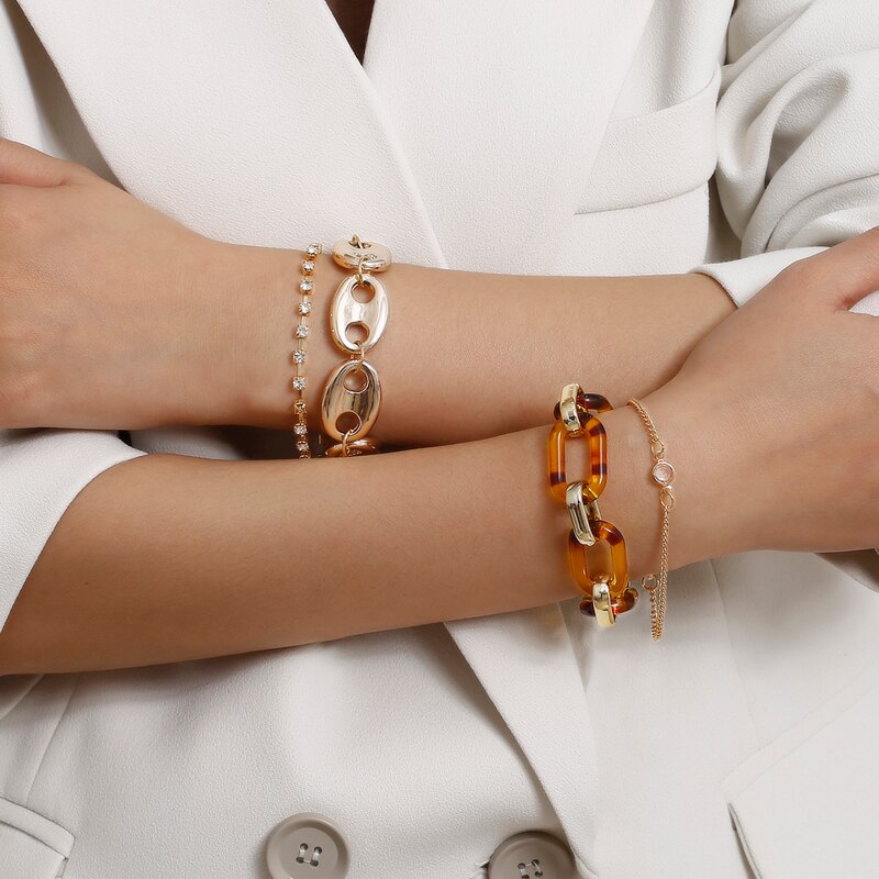 HUANZHI 2020 Nuovo 4 pz/impostato Zircon Acrilico Ovale in Metallo Scava Fuori Il Naso di Maiale a Forma di Braccialetto Alla Moda impostato per Le Donne Del Partito regalo dei monili