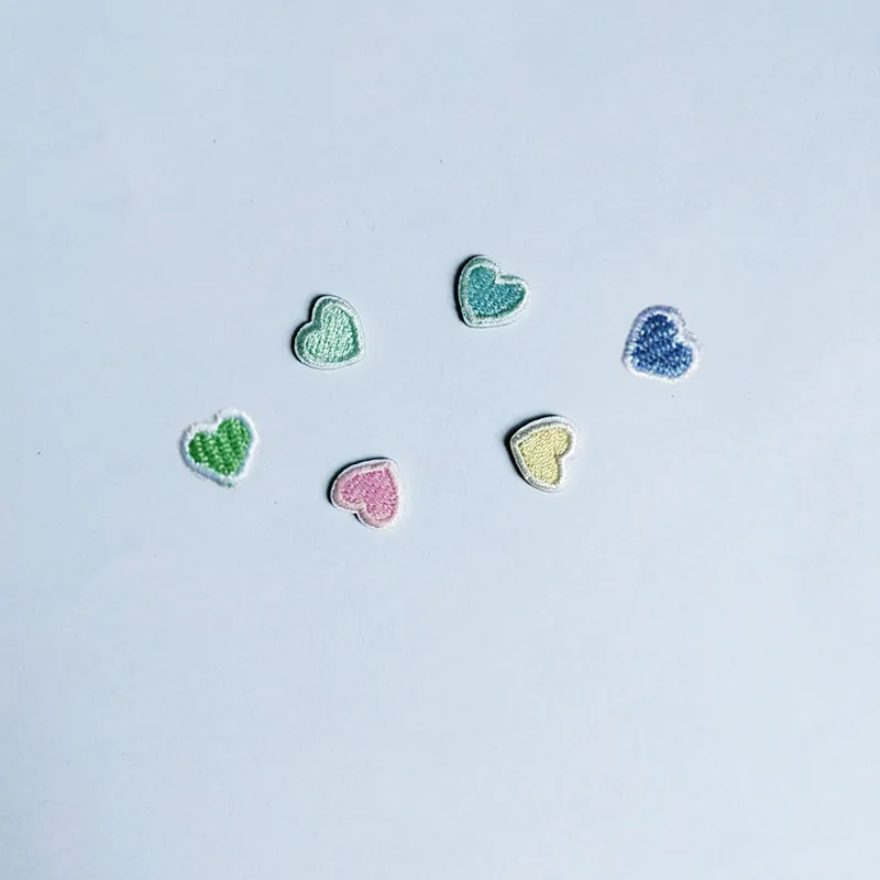 Parches autoadhesivos bordados de corazón de , 10 unidades, coser hierro en ropa, apliques de amor rosa, verde y azul, decoración de bolsa artesanal: Opaco