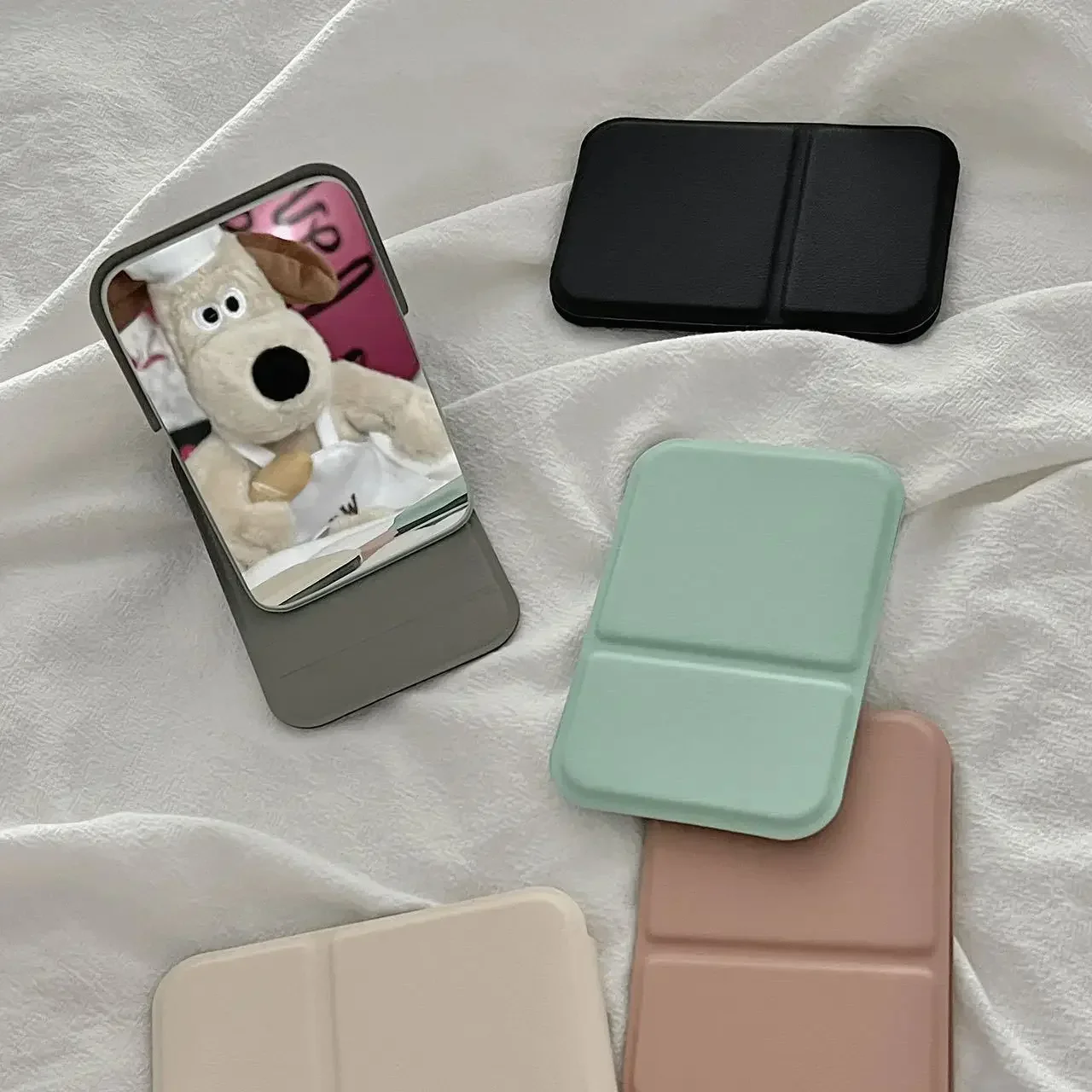 Desktop make-upspiegel Effen kleur PU-leer Eenvoudige draagbare draagbare make-upspiegel Opvouwbare student Compacte schattige zakspiegel