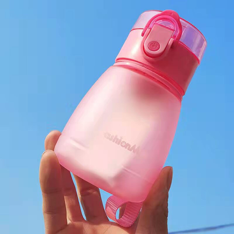 Plast vattenflaska 320ml min flaska flaska bpa fri läckagesäker vattenkokare med rep bärbar skolvattenflaska för barn dryckesartiklar: 320ml rosa