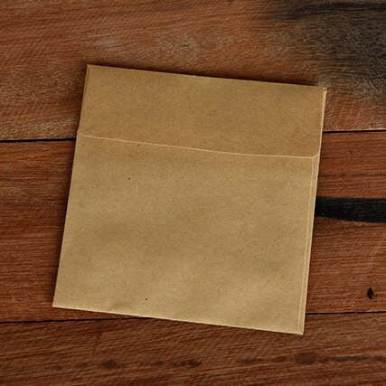 100/ sets effen enveloppen 9*10cm sets blanco kaarten verkrijgbaar in verschillende kleuren retro envelop: Bruine kleur