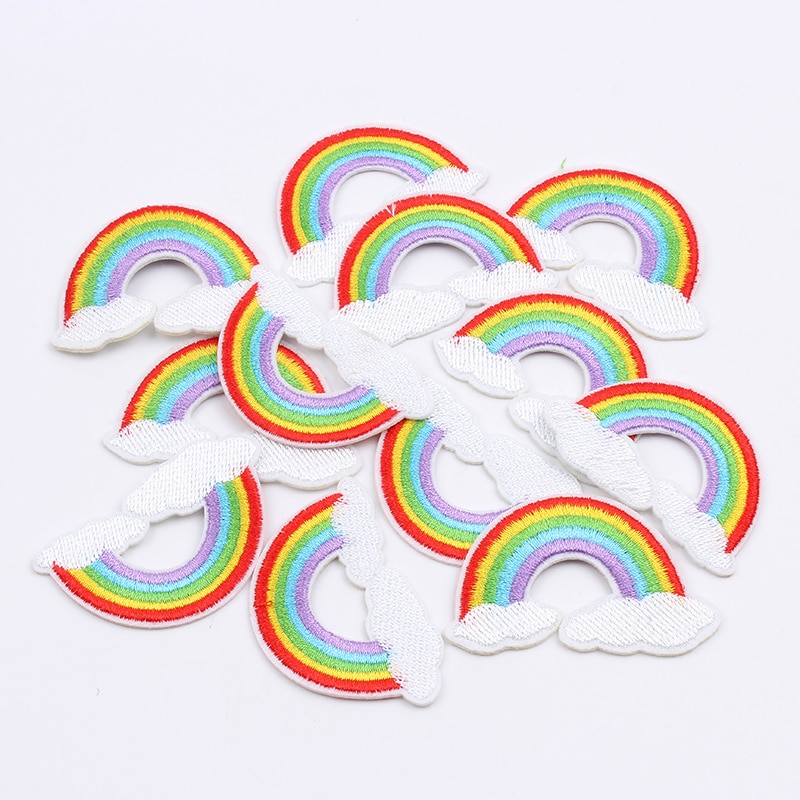 10 stks/partij Geborduurde Regenboog Bewolkt Patches Ijzer Op Stof Stickers Naaien Kleding Accessoires DIY Patchwork Jeans Sokken Badge