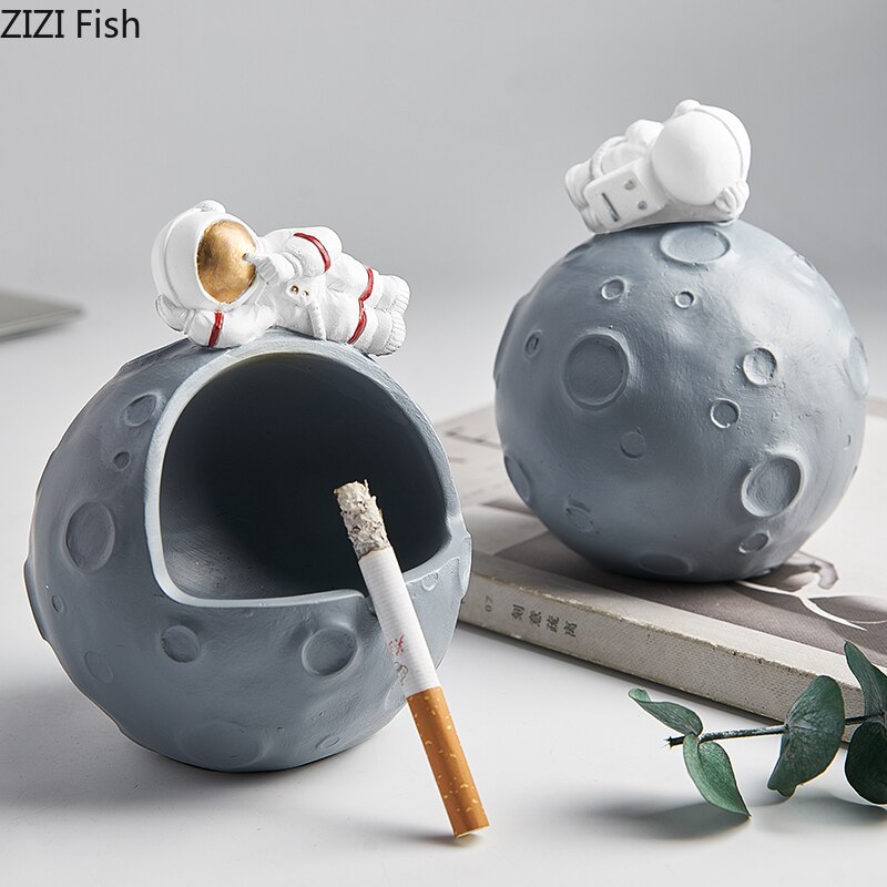 Cenicero moderno de resina europea con forma de astronauta, para novio, decoración creativa para salón, Luna, artesanías, decoración para el hogar