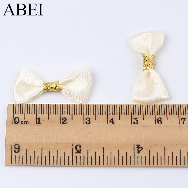 50 stks/partij Beige Satijnen Strikjes Handgemaakte Kleine Lint Strikken voor Hoofddeksels DIY Naaien Stof Ornamenten Kleding Accessoires