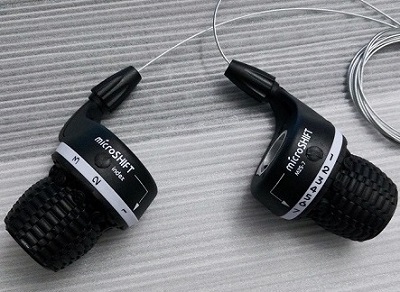 Microshift 24 S Twist Grip Gear Shifters Trip 3X6/7/8 Speed Twist Shifter Fiets Shifter Derailleur Compatibel voor Shimano: 3X7S 1 Pair Shifters