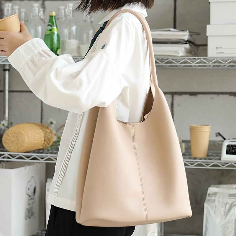 Casual Women Shoulder Bag Large Capacity Shopping Bags Female Tote Handbag Solid Soft Leather Shopper Lady Travel Purse Bag: Apricot-with-Pouch