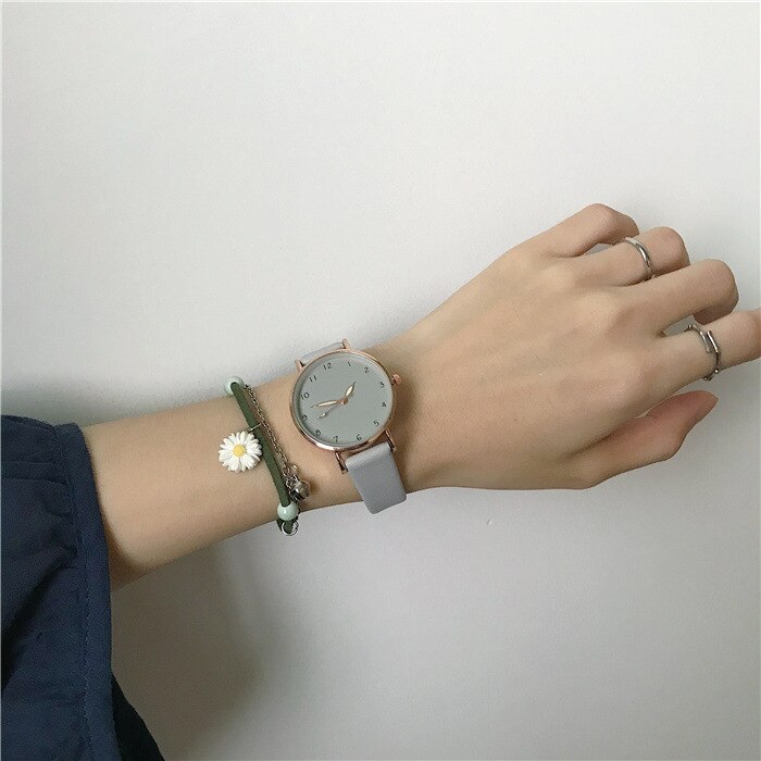 Eenvoudige Vrouwen Horloges Kwaliteiten Groen Dames Quartz Horloges Minimalistische Vrouwelijke Lederen Horloge: Grey