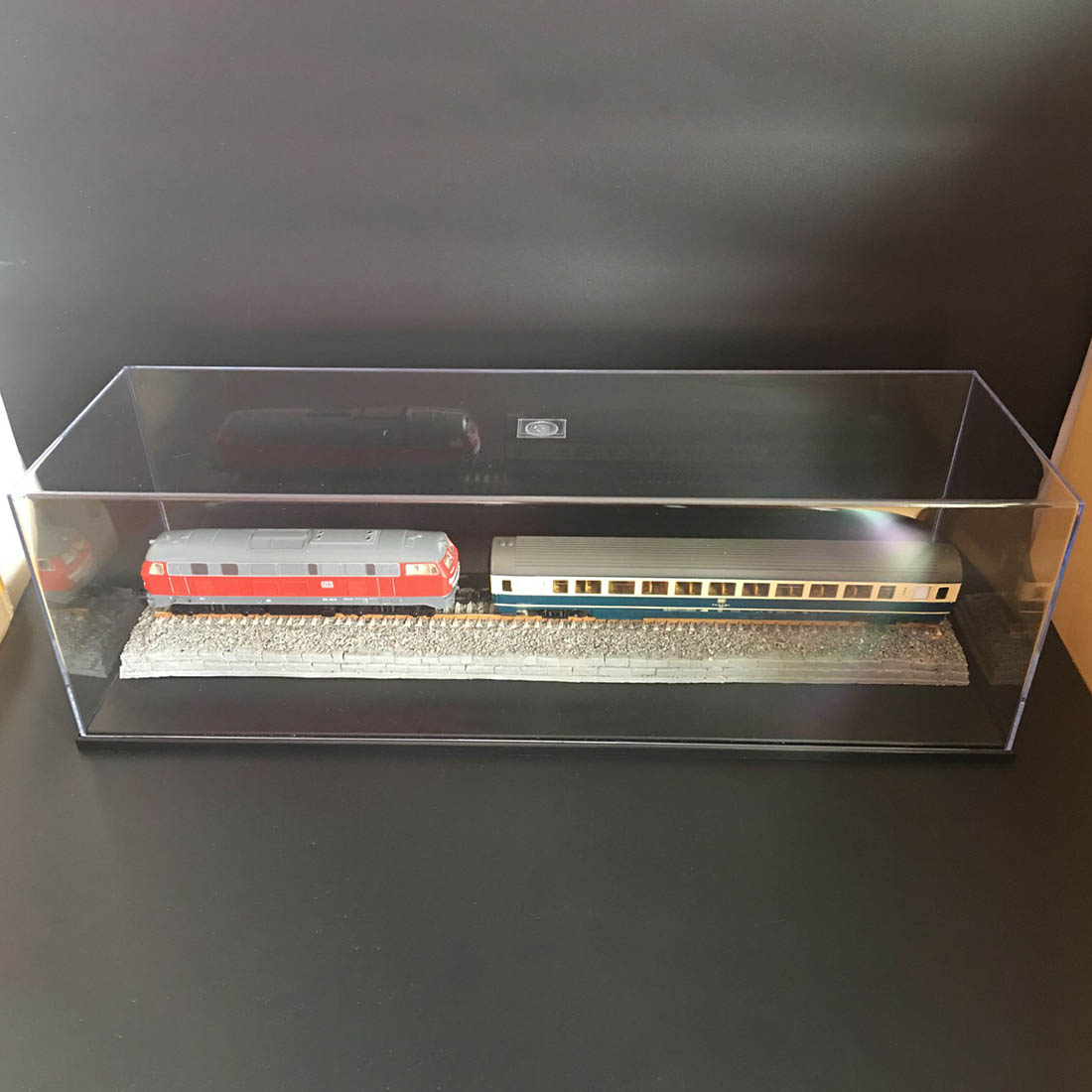 50.1 x 14.9 x 14.6cm ho skalmodell tågfönster med 48cm gamla orbitaler (exklusive tåg)
