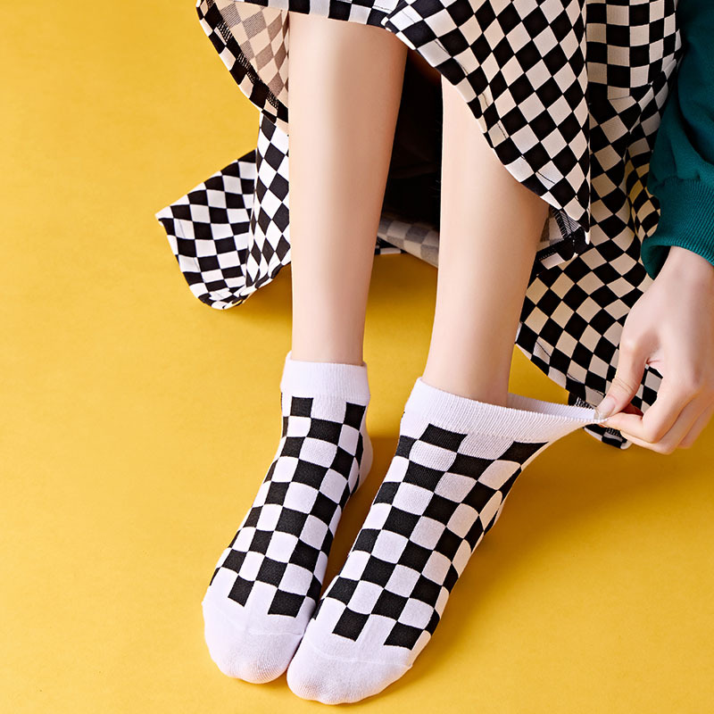 Women Socks Checkboard Harajuku Street Black White Squares Pattern Plaid Novelty Skateboard Funny Cotton Socks For Girl