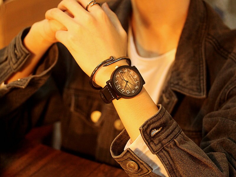 Bayan kol saati læderbånd par ur stor urskive kvarts armbåndsure dameur montre femme horloge damer elsker: Sortbrun
