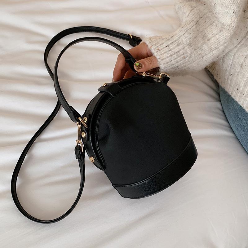Gommage en cuir PU femmes sacs rétro sac à main hiver petites femmes épaule en cuir Mini sac pour les femmes: Black
